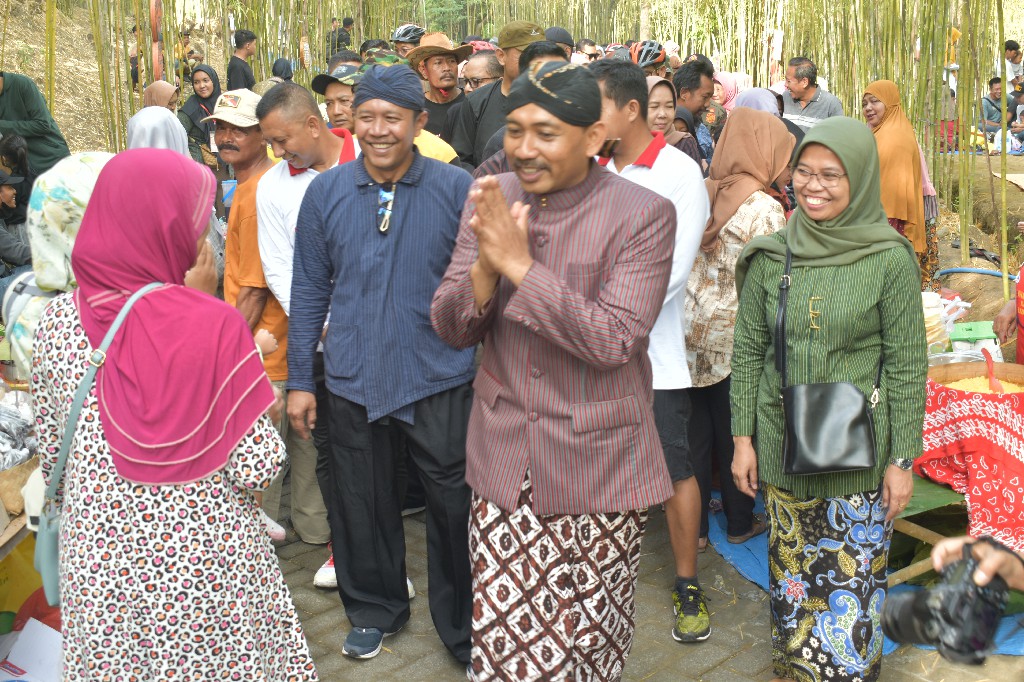 Tetap Berjaya di Era Gempuran Hajatan!!! Pasar Djadoel Ahad Legi tetap jadi pilihan Wisatawan