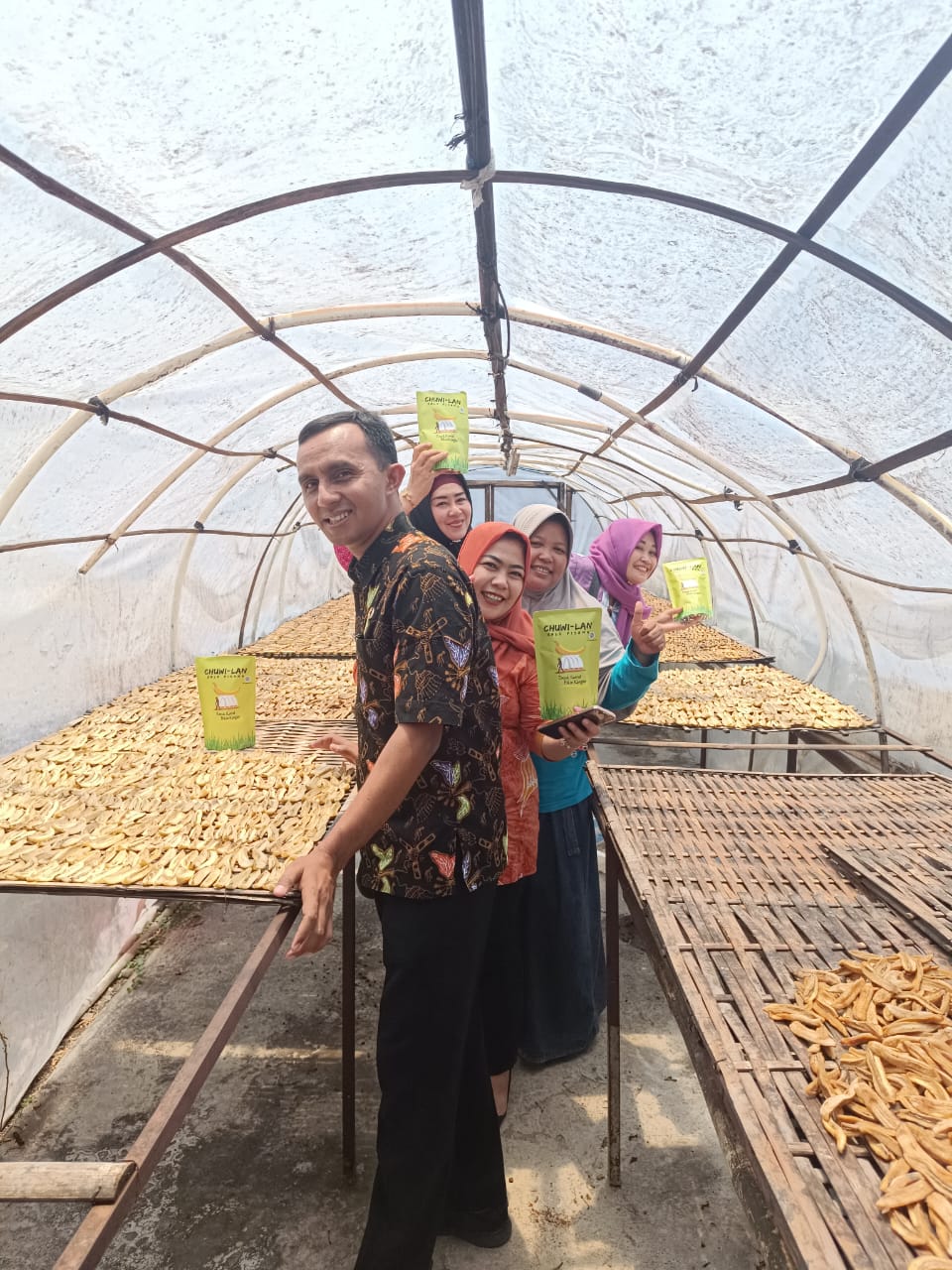 ” MANIS DALAM SETIAP GIGITAN, MANIS DALAM SAJIAN ”               CHUWI-LAN, MAKANAN ASLI PRODUK KABUPATEN NGAWI