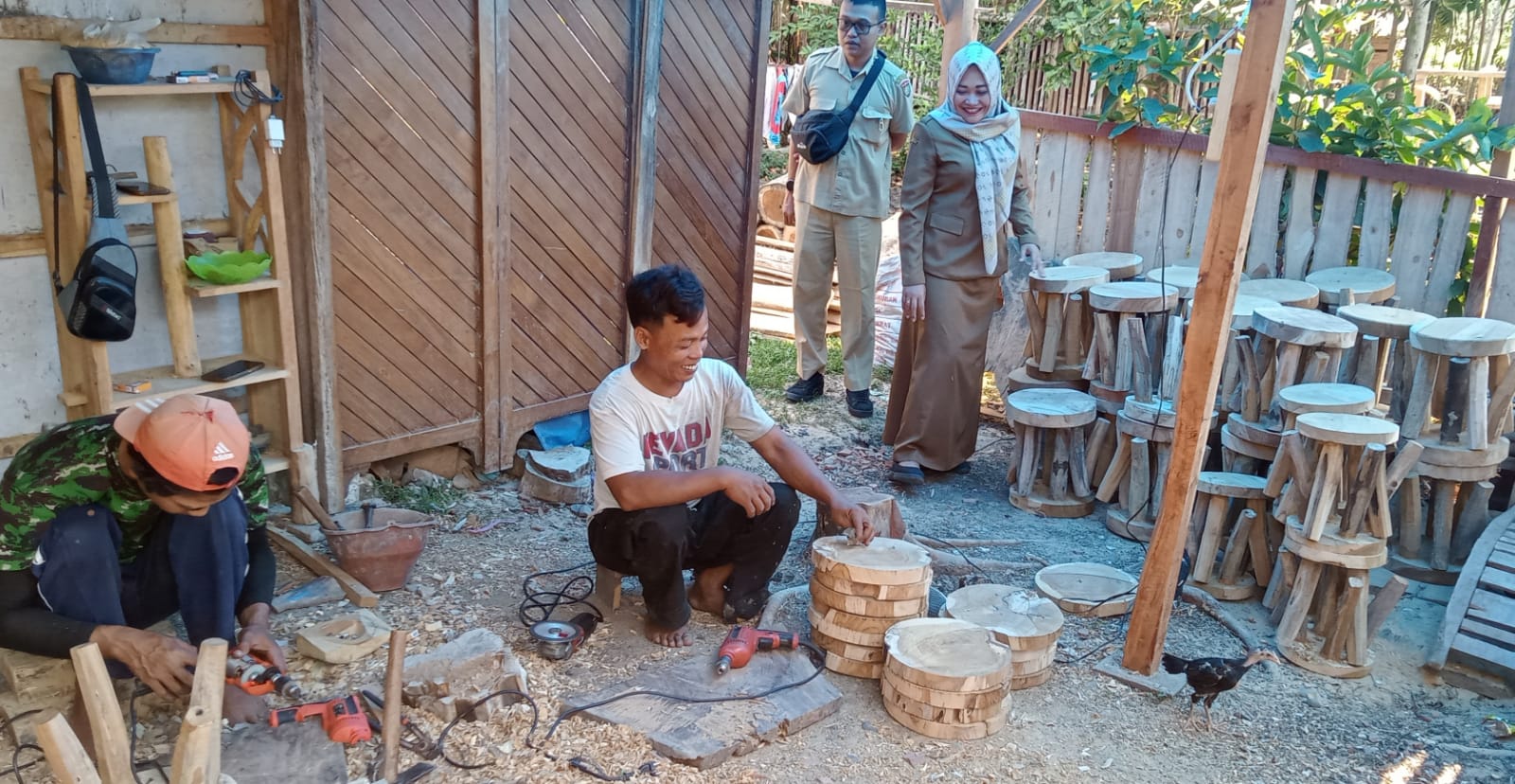 PRODUK UNGGULAN KABUPATEN NGAWI BERBAHAN DASAR KAYU JATI ADA DI KLIWON FURNICRAFT