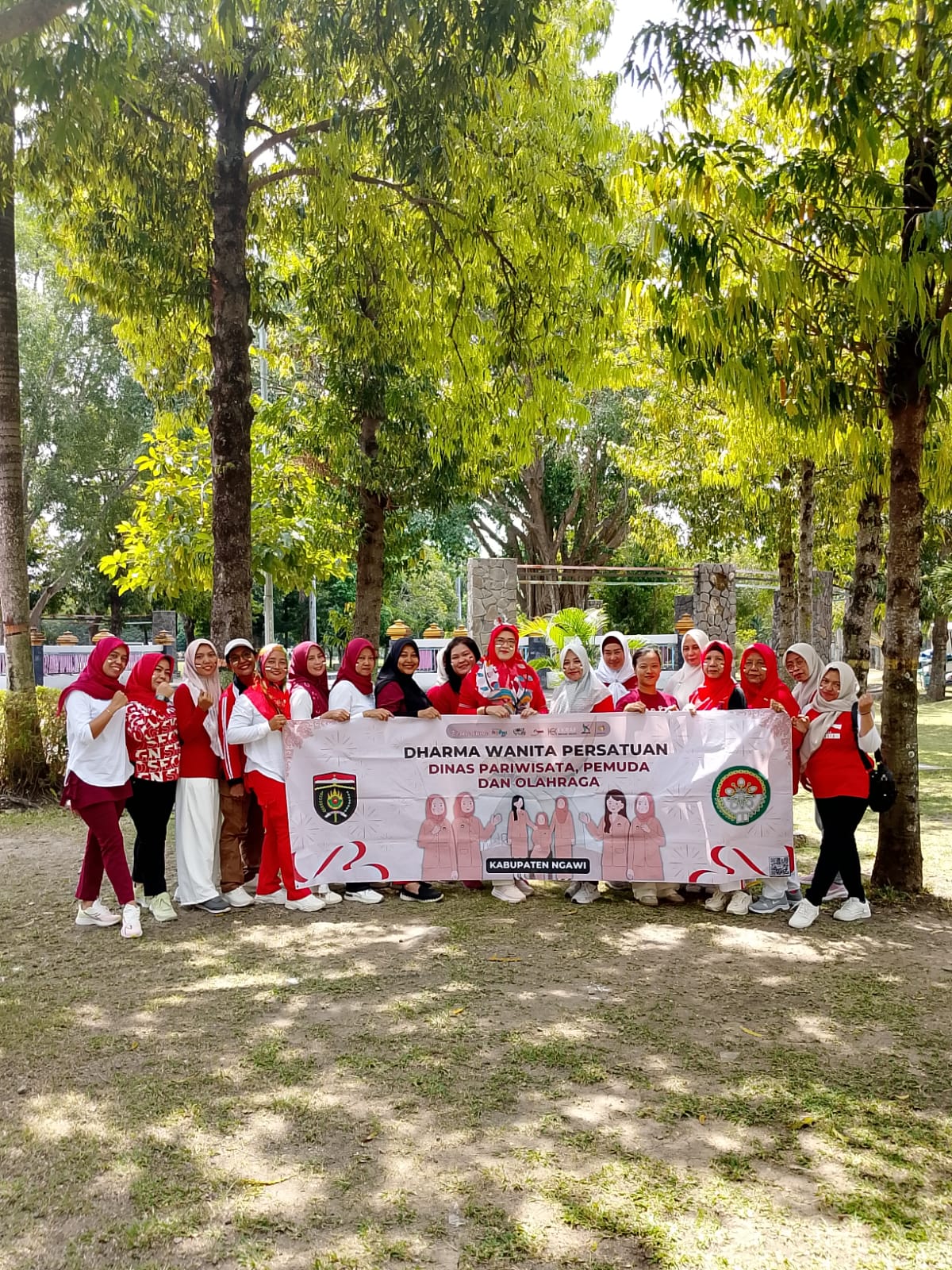 “Perempuan Hebat, Negeri Kuat: Dharma Wanita Persatuan DISPARPORA Kab. Ngawi Jadikan HUT RI ke-80 Semakin Meriah!”