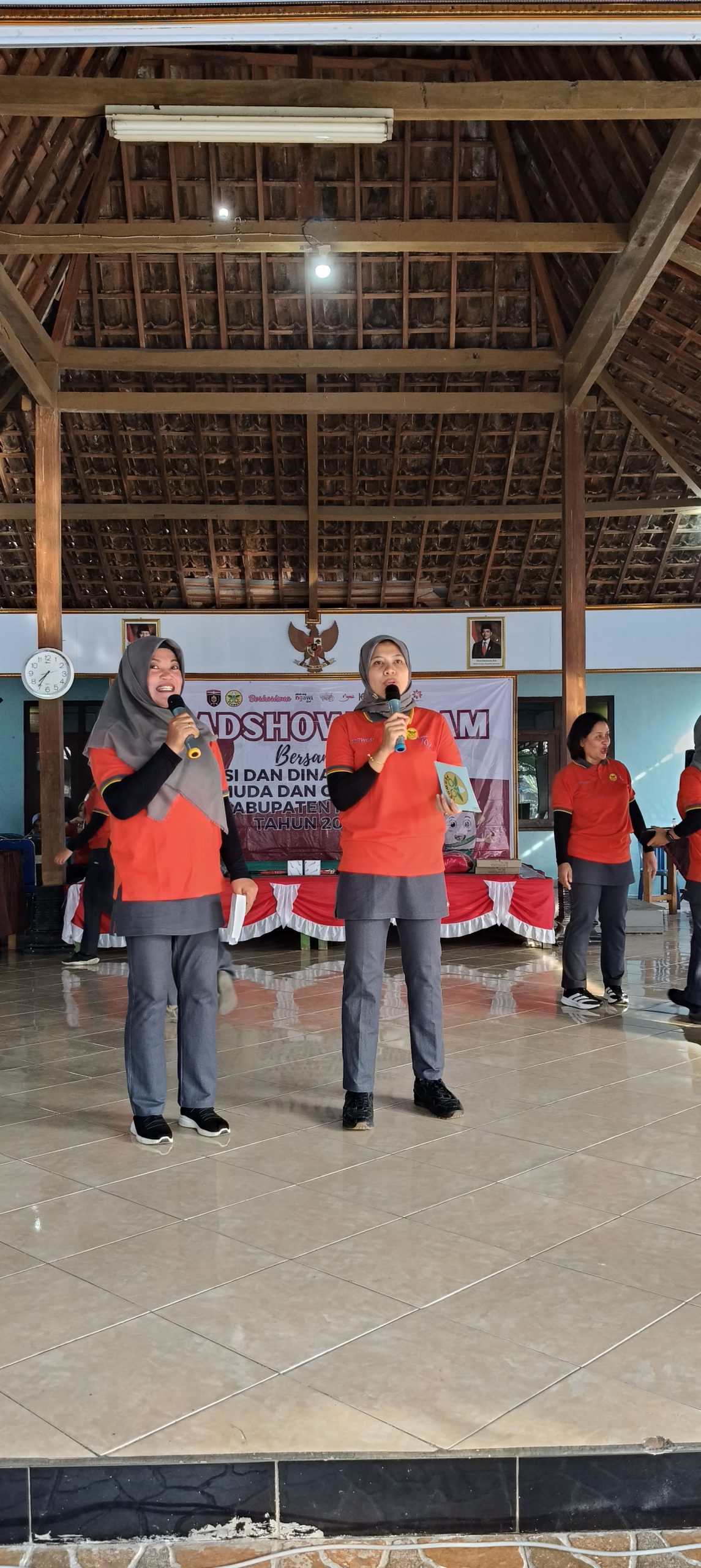 Gerakan Bersama Menuju Sehat, Roadshow Senam Perwosi Hadir di Kecamatan Mantingan