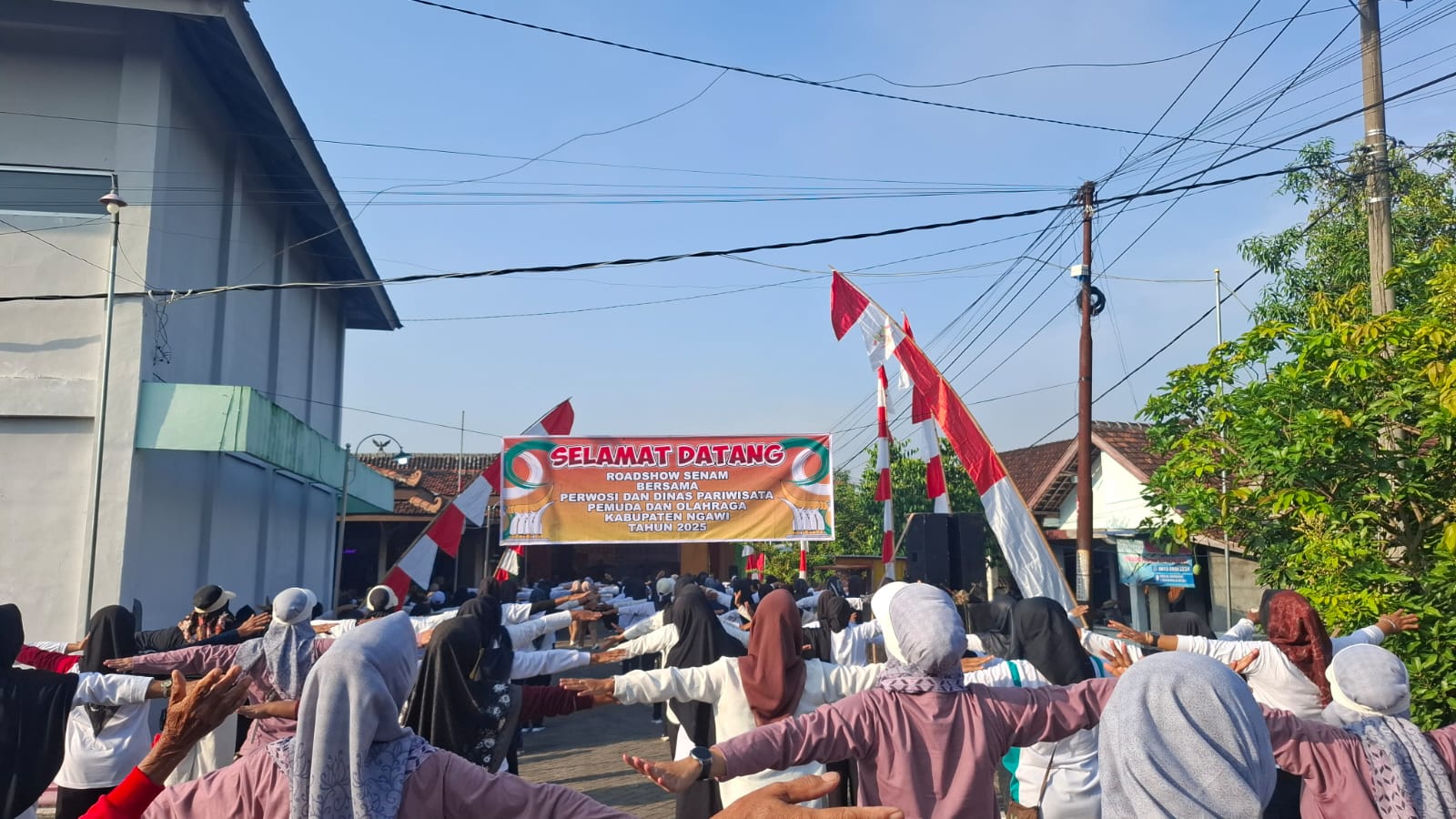 Yel-Yel Bergema di Desa Sriwedari: “Perwosi Yes Yes Yes Sukses!” Ramaikan Roadshow Senam Karanganyar, Ngawi